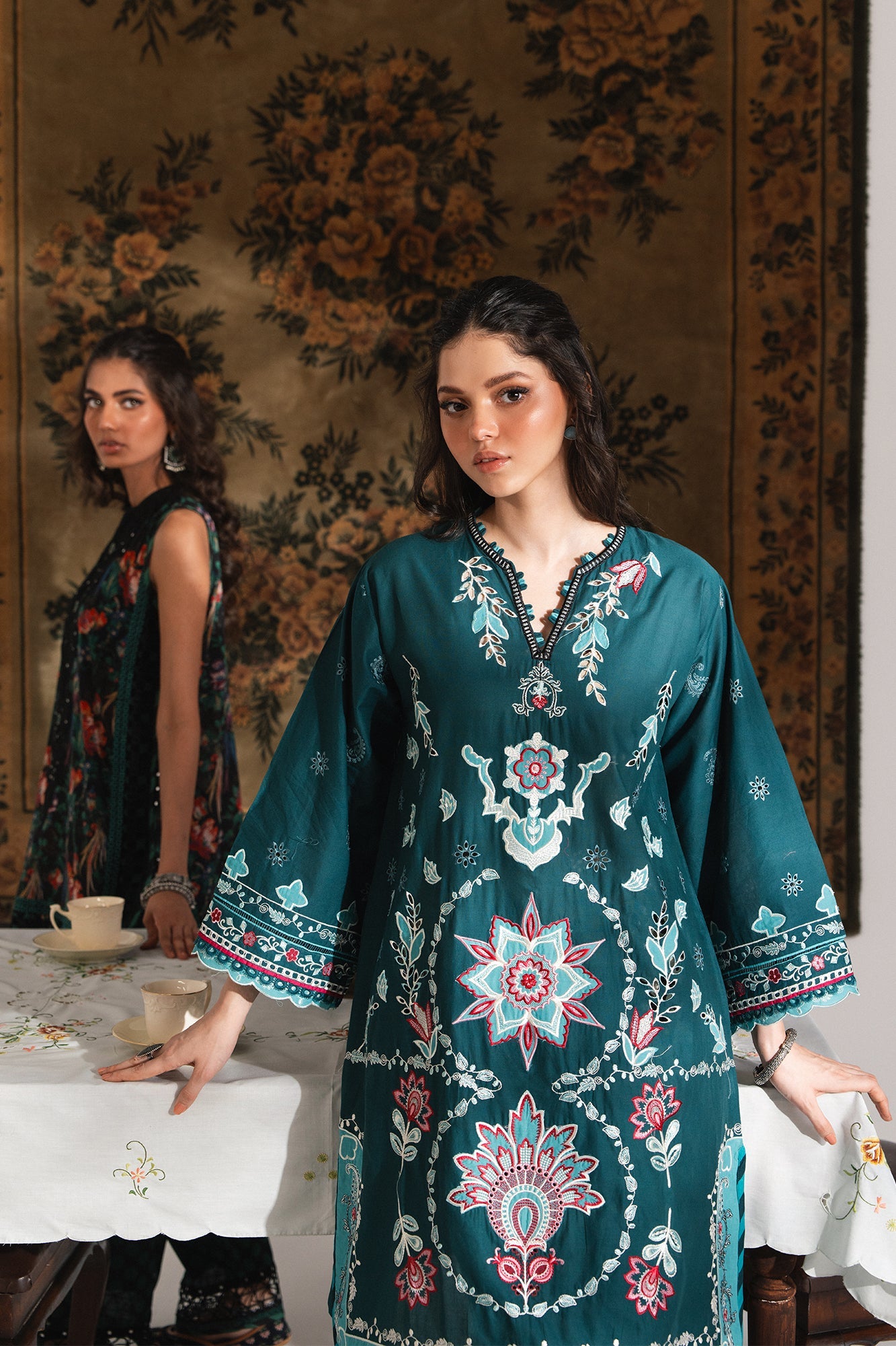 EMBROIDERED SUIT (E3280/103/711)