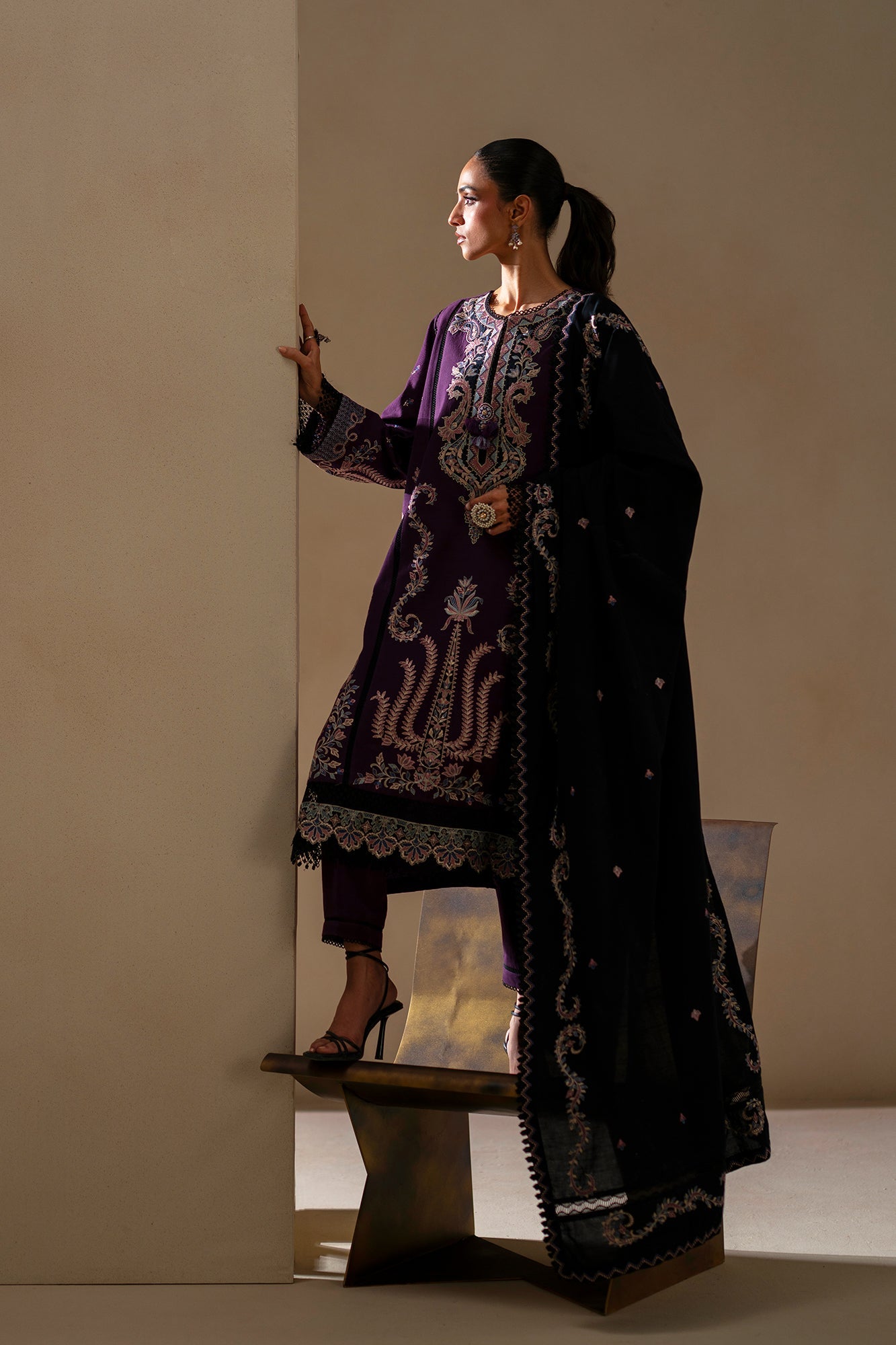 EMBROIDERED SUIT (E0783/203/517)