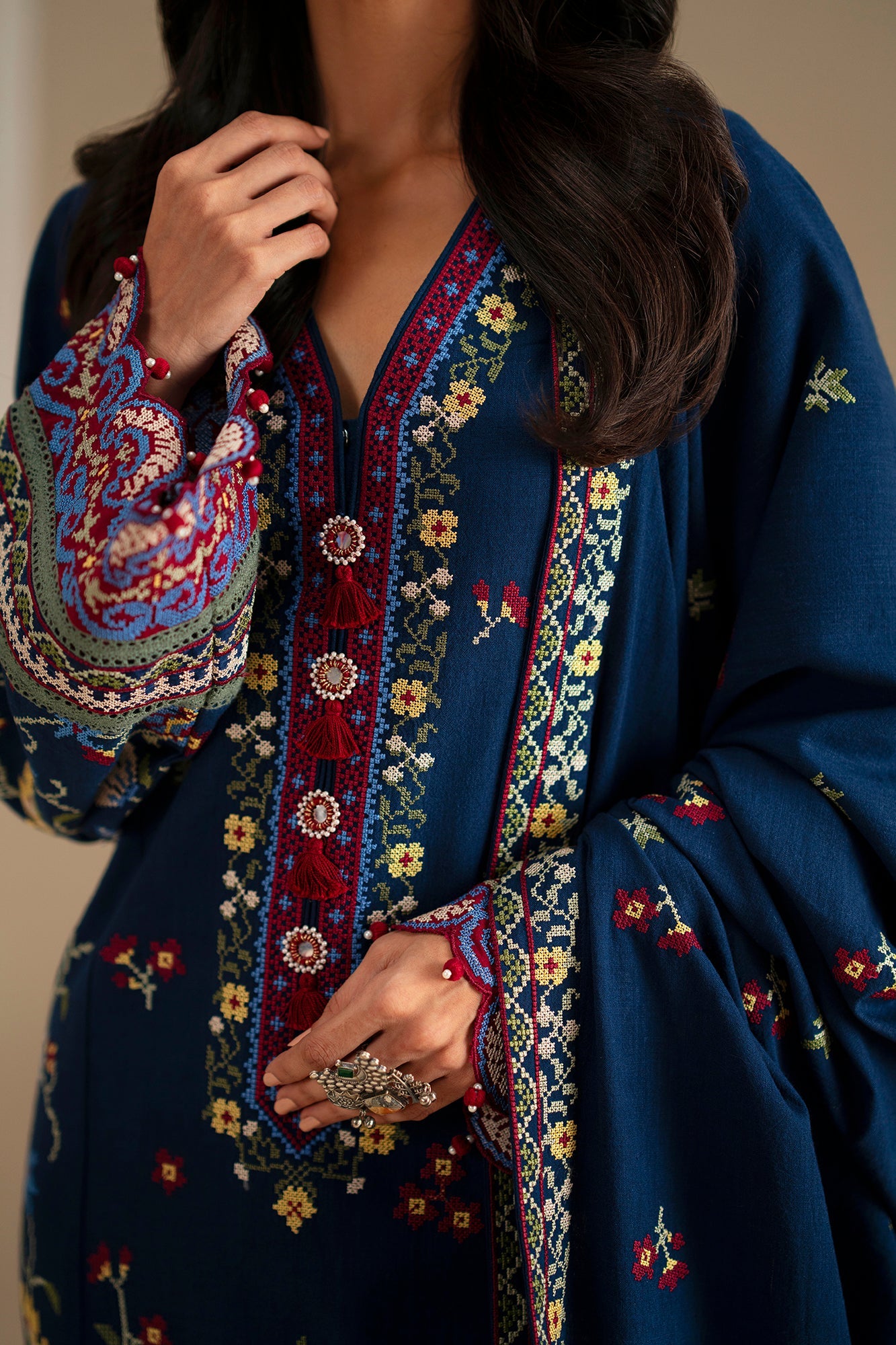 EMBROIDERED SUIT (E0781/203/622)