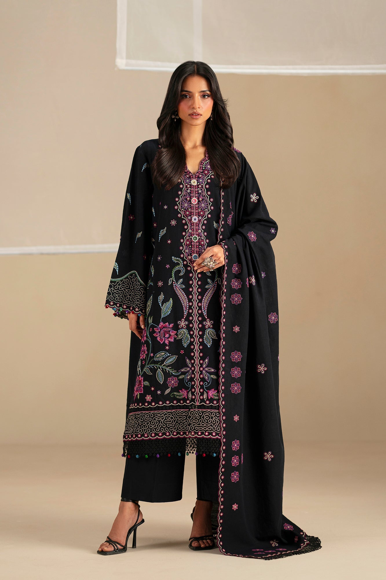 EMBROIDERED SUIT (E0782/203/902)