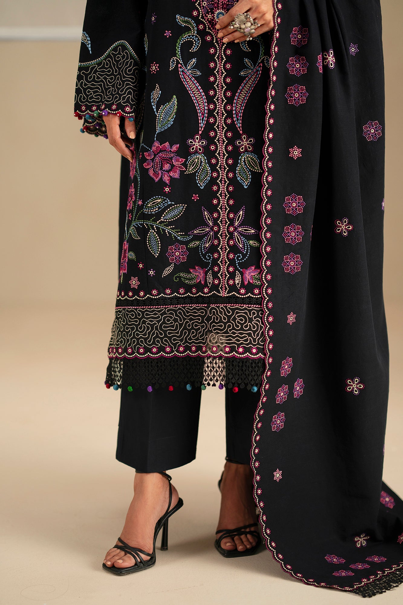 EMBROIDERED SUIT (E0782/203/902)