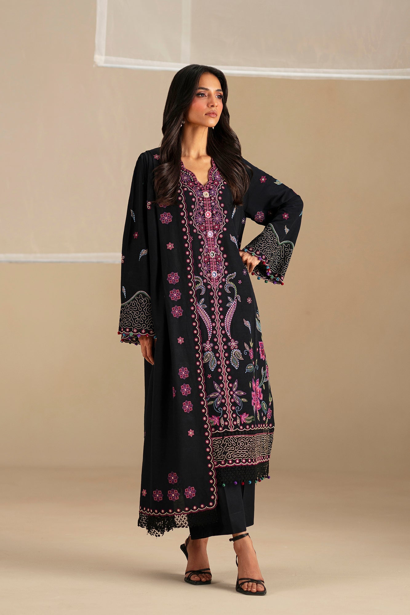 EMBROIDERED SUIT (E0782/203/902)