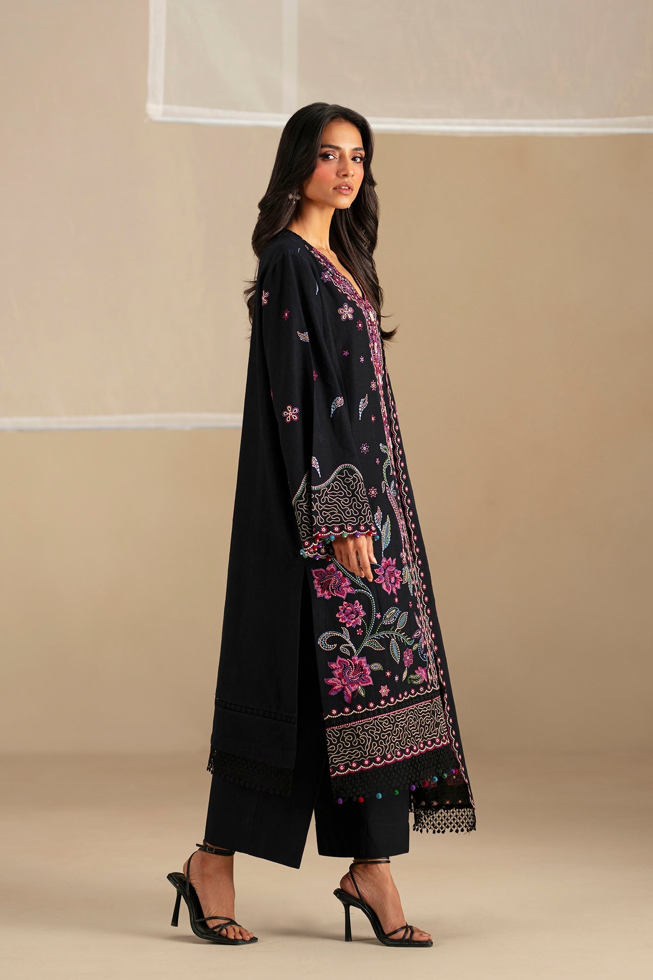 EMBROIDERED SUIT (E0782/203/902)