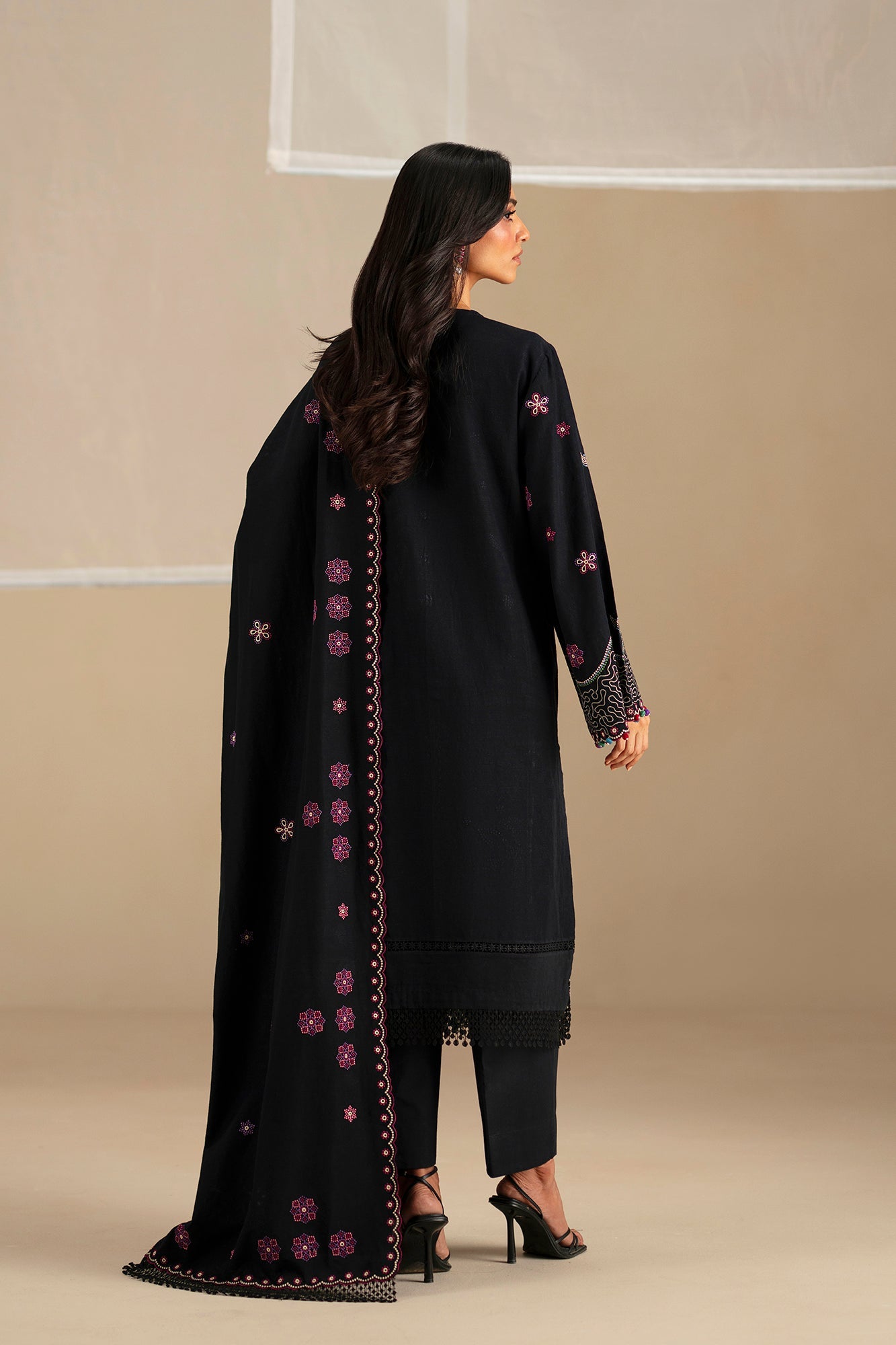EMBROIDERED SUIT (E0782/203/902)