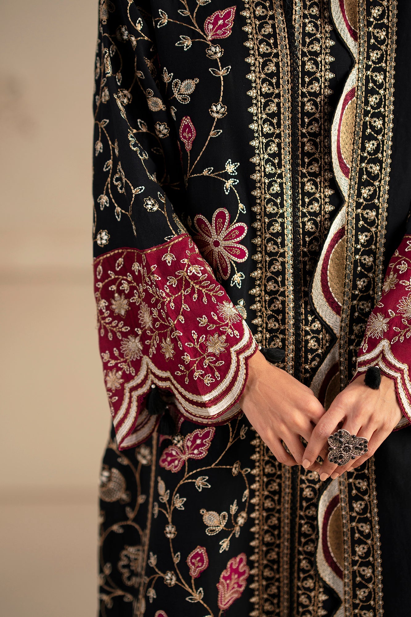 EMBROIDERED SUIT (E0784/203/902)