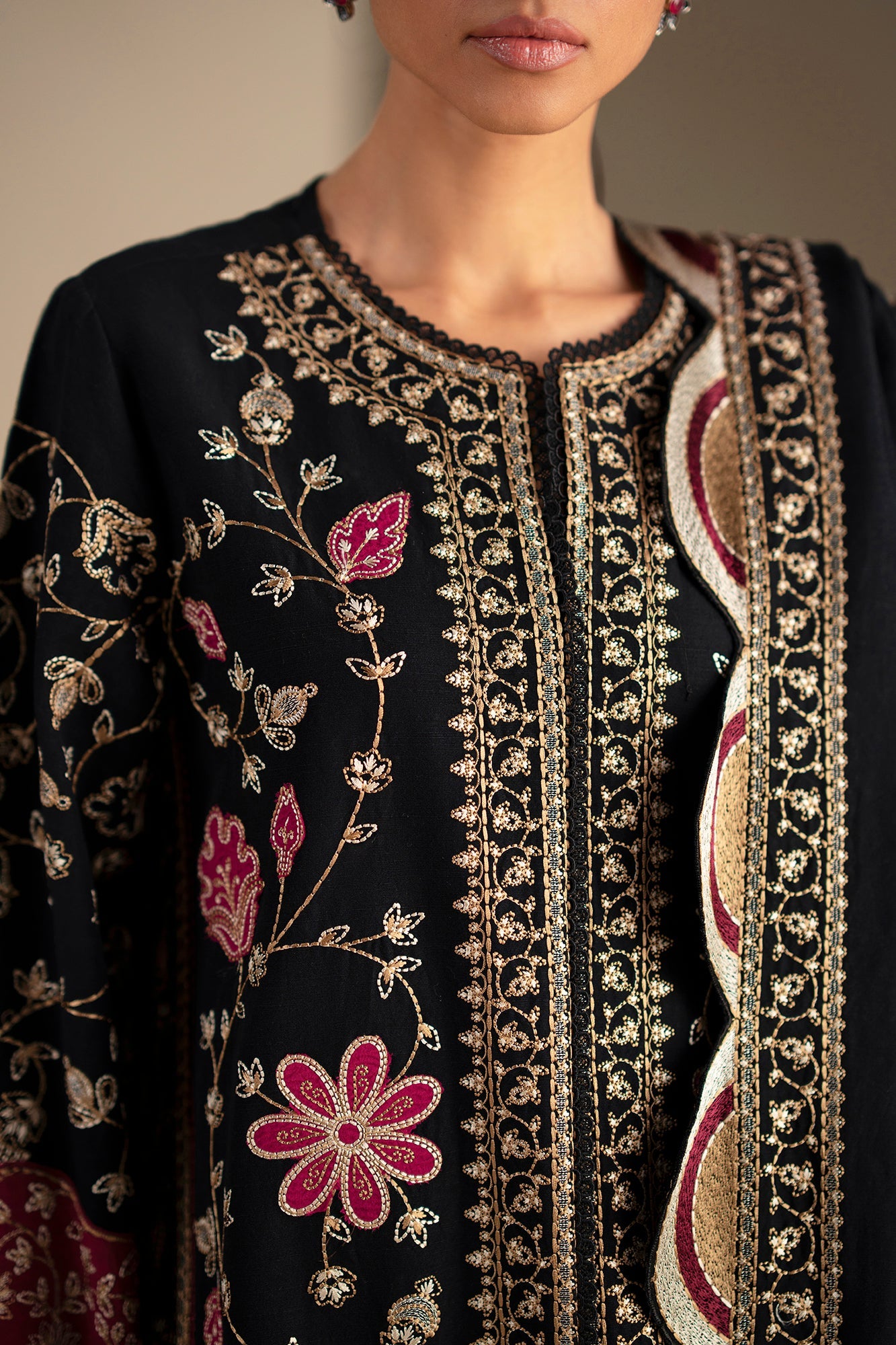 EMBROIDERED SUIT (E0784/203/902)