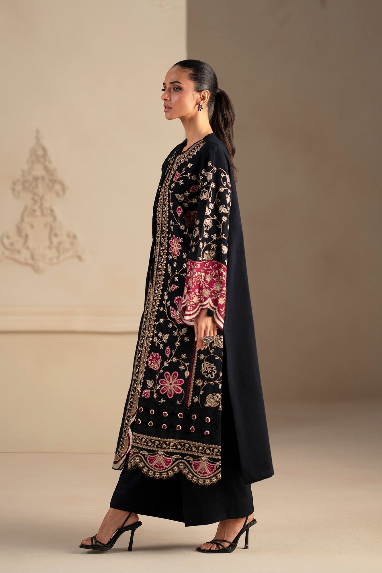 EMBROIDERED SUIT (E0784/203/902)