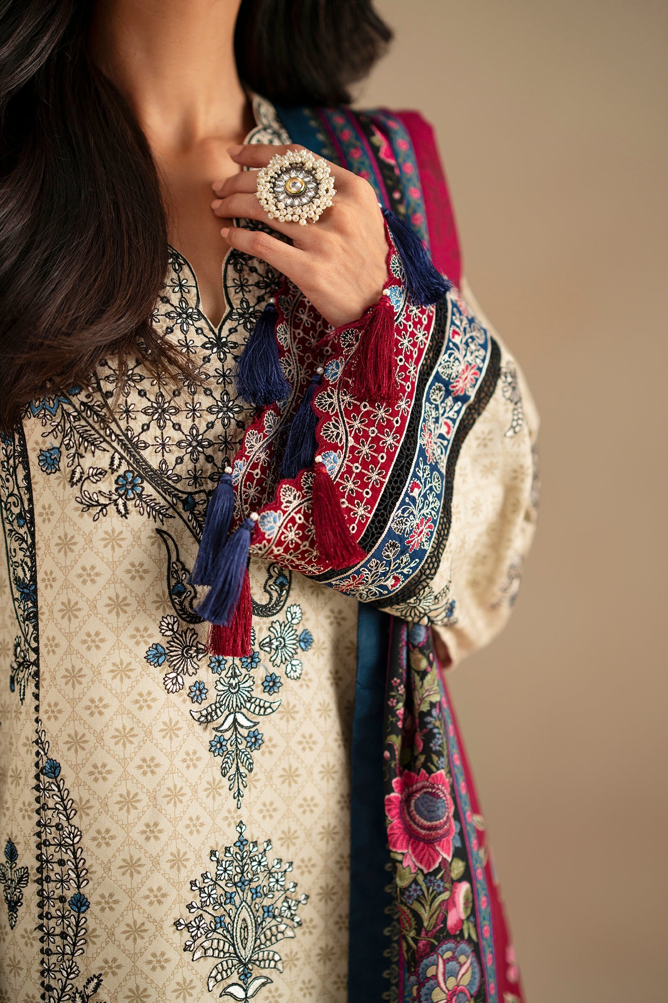 EMBROIDERED SUIT (E0797/203/112)