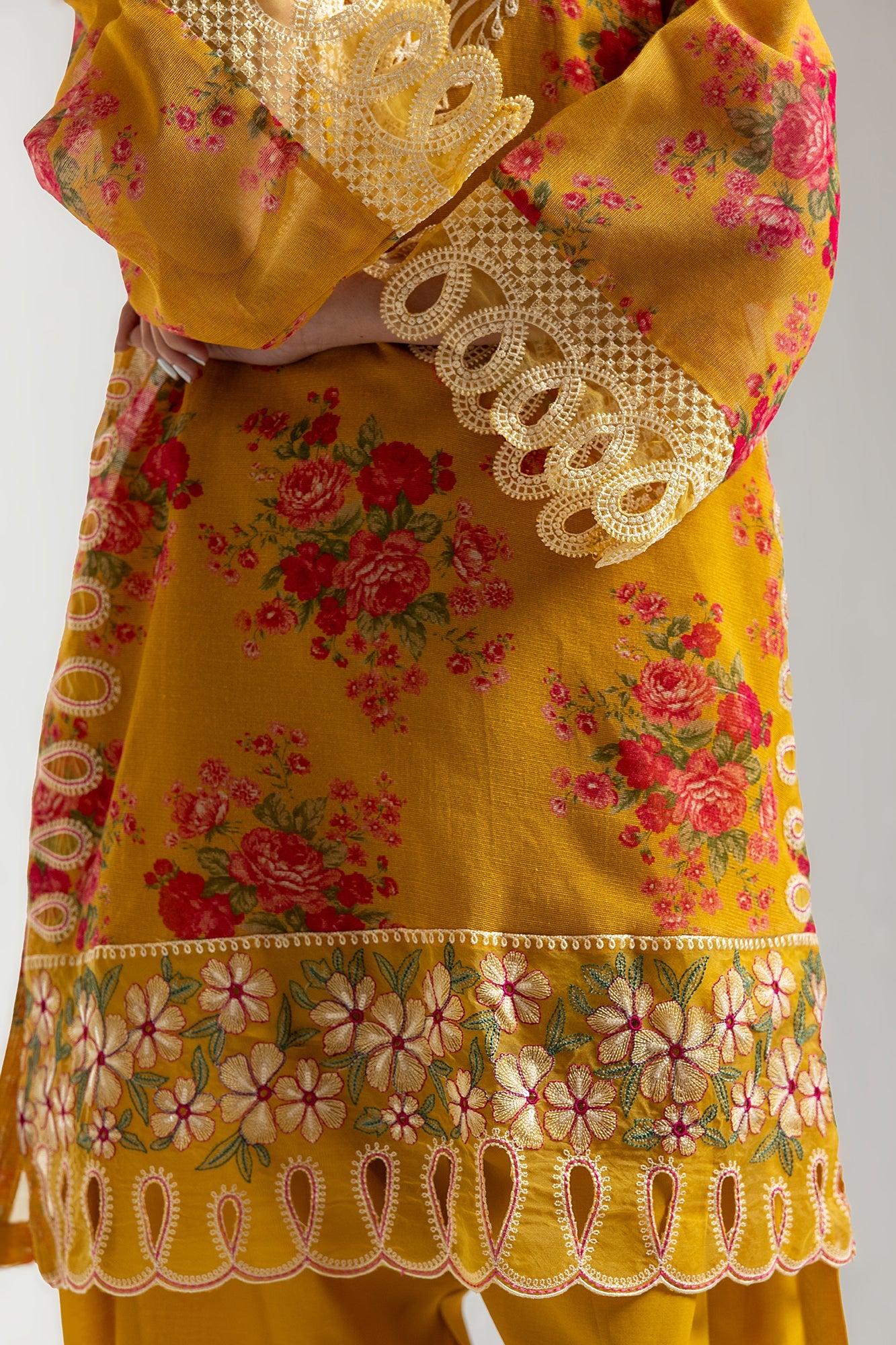 EMBROIDERED SUIT (E3194/103/222)