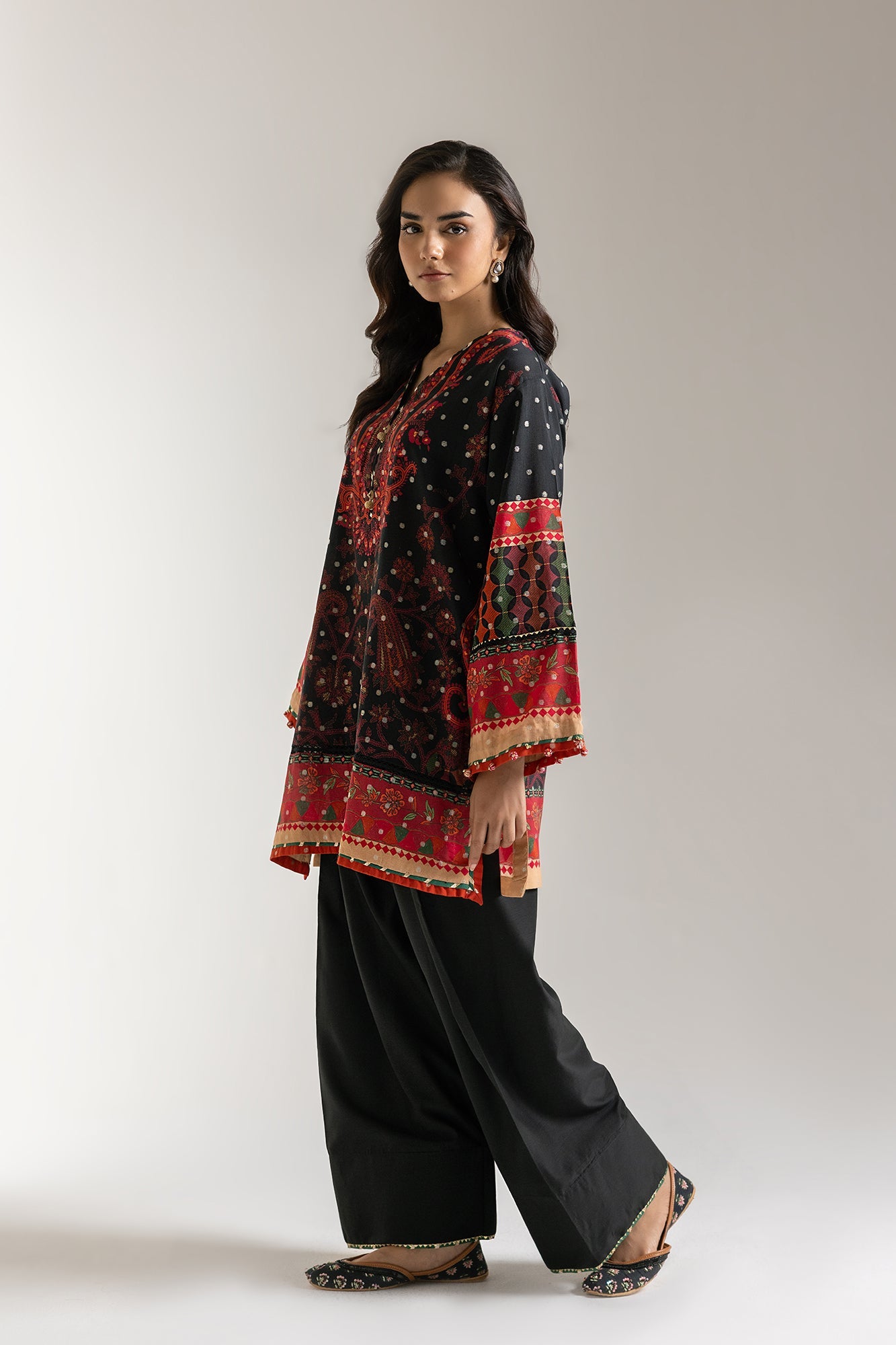 EMBROIDERED SUIT (E3250/103/902)