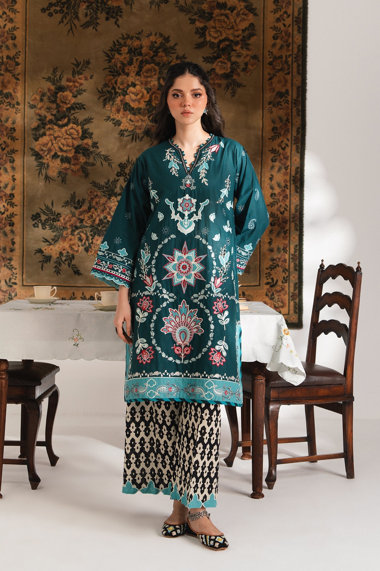 EMBROIDERED SUIT (E3280/103/711)