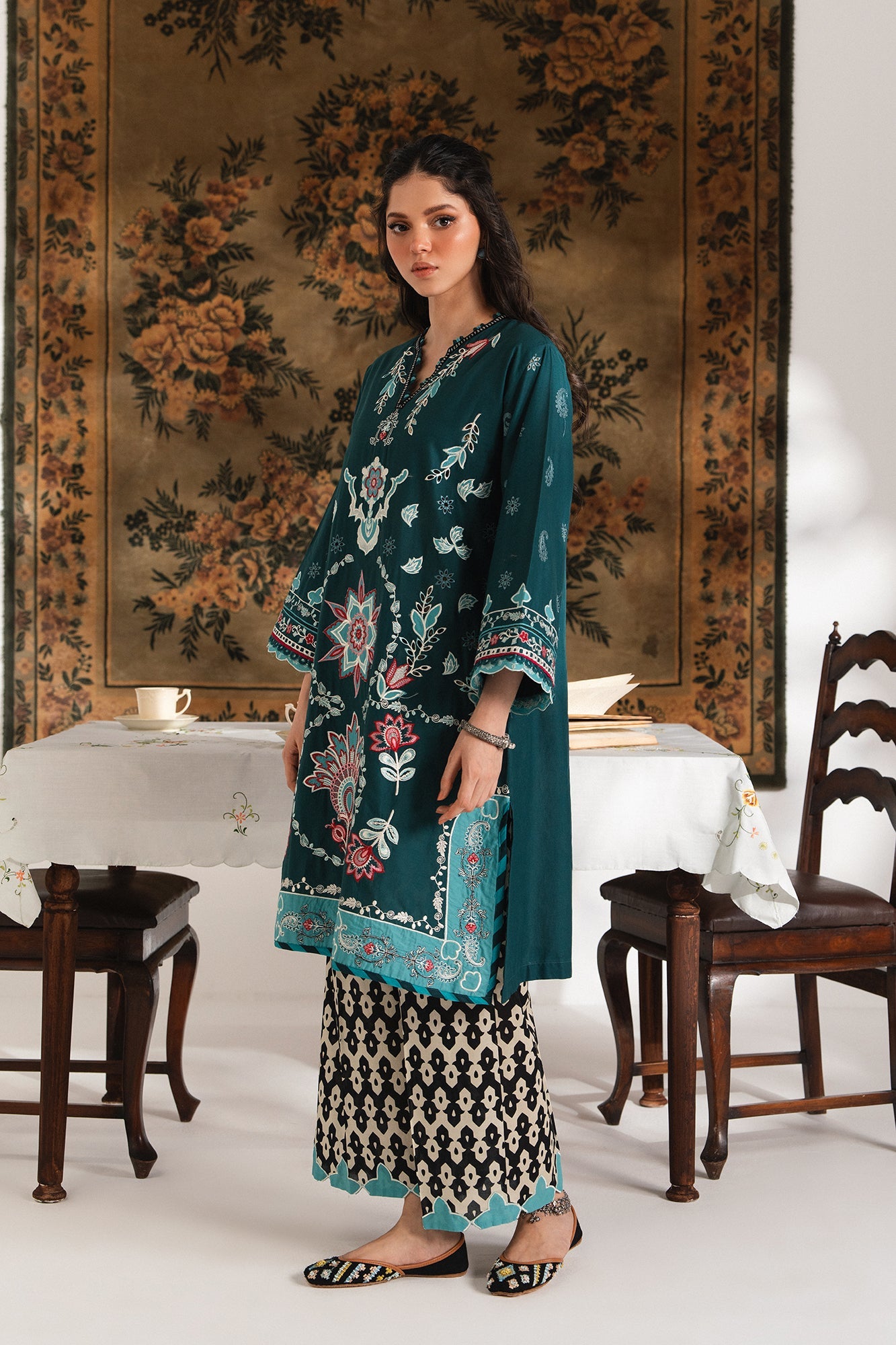 EMBROIDERED SUIT (E3280/103/711)