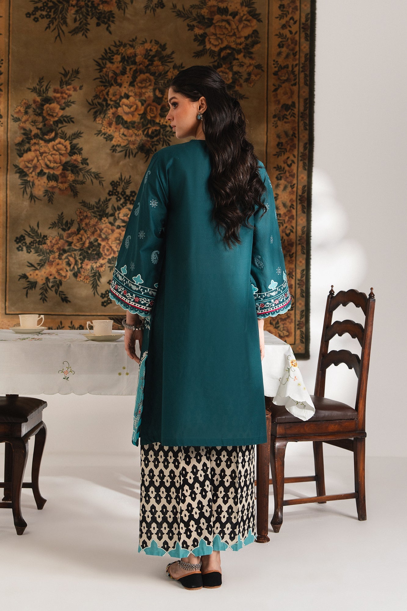 EMBROIDERED SUIT (E3280/103/711)