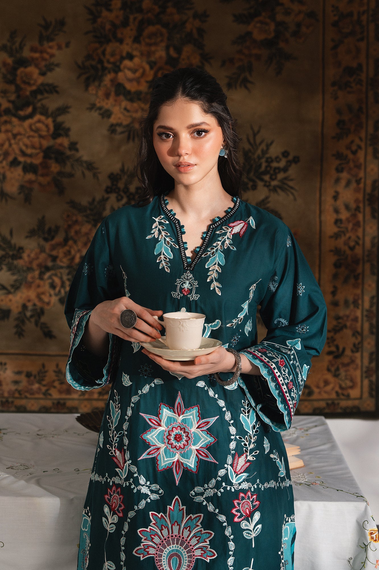 EMBROIDERED SUIT (E3280/103/711)