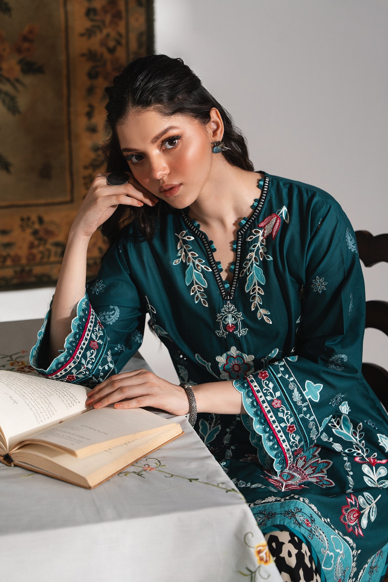 EMBROIDERED SUIT (E3280/103/711)