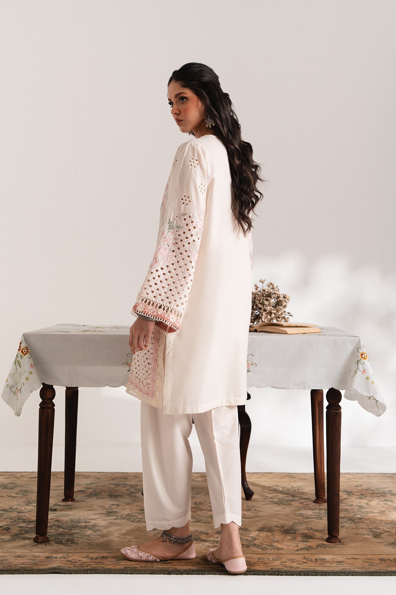 EMBROIDERED SUIT (E3291/103/003)