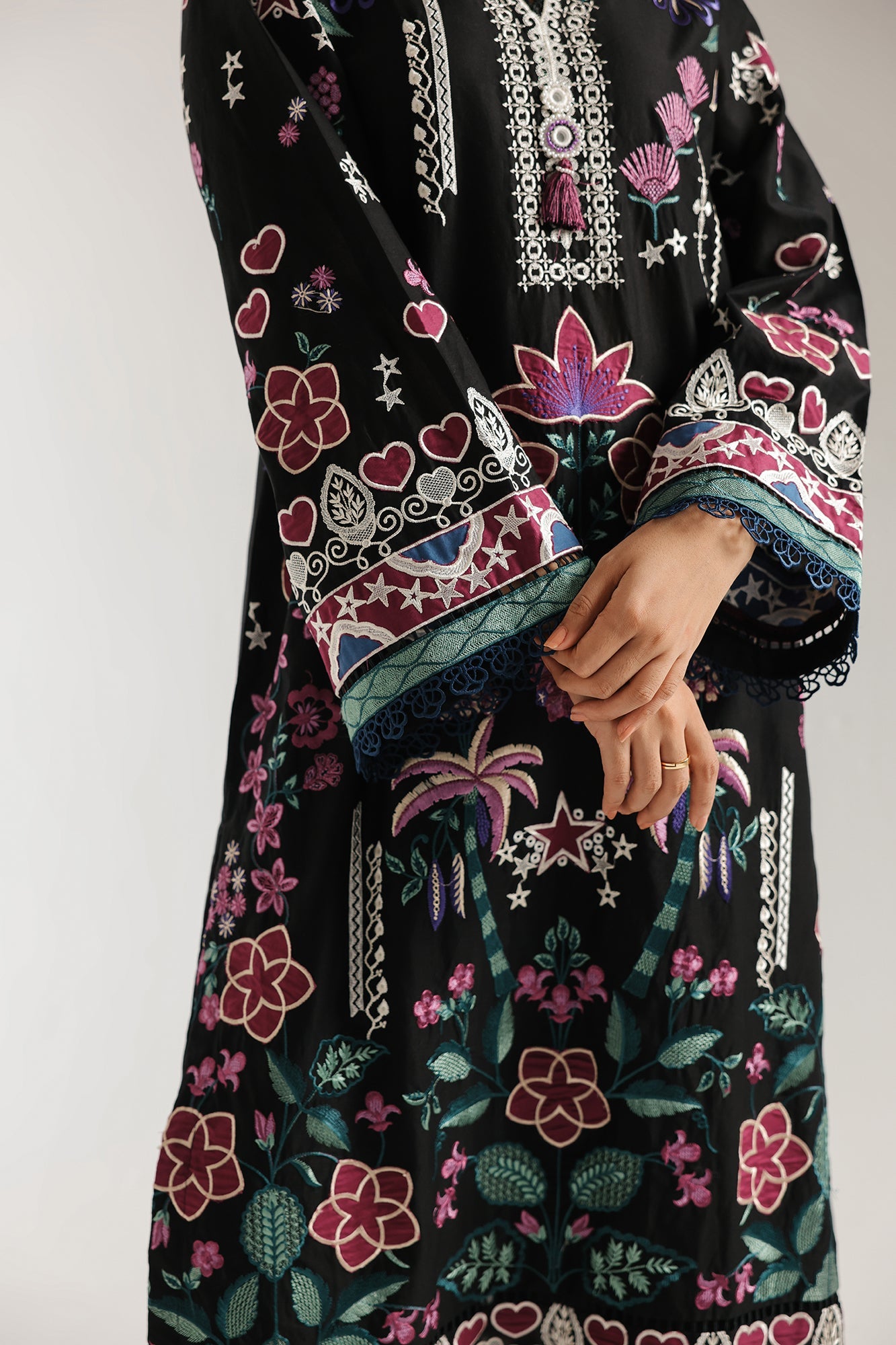 EMBROIDERED SUIT (E3335/103/902)