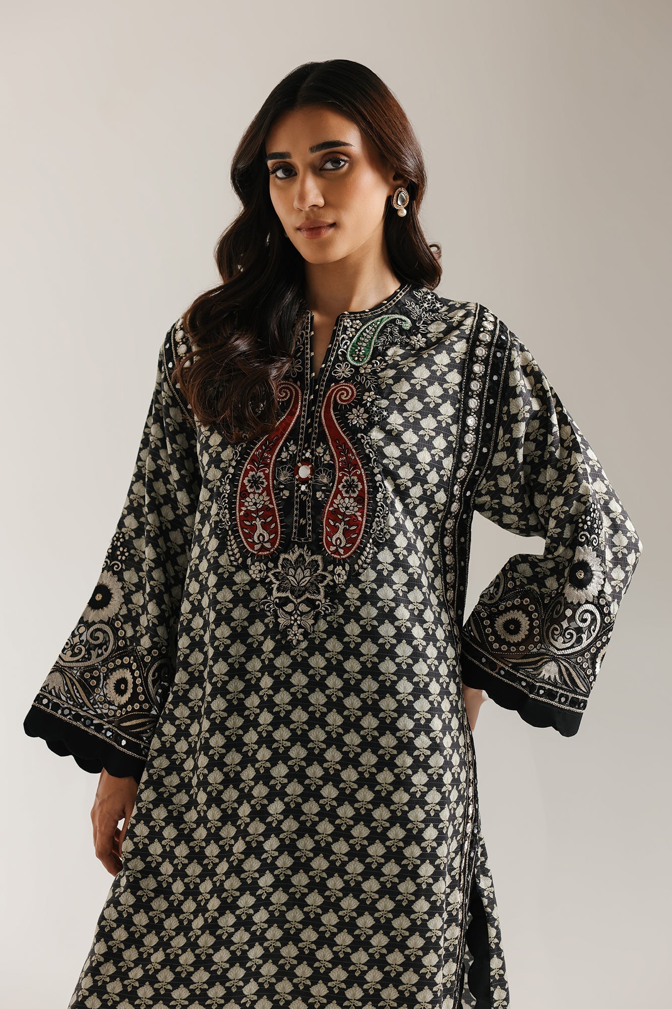 EMBROIDERED SUIT (E3451/103/902)
