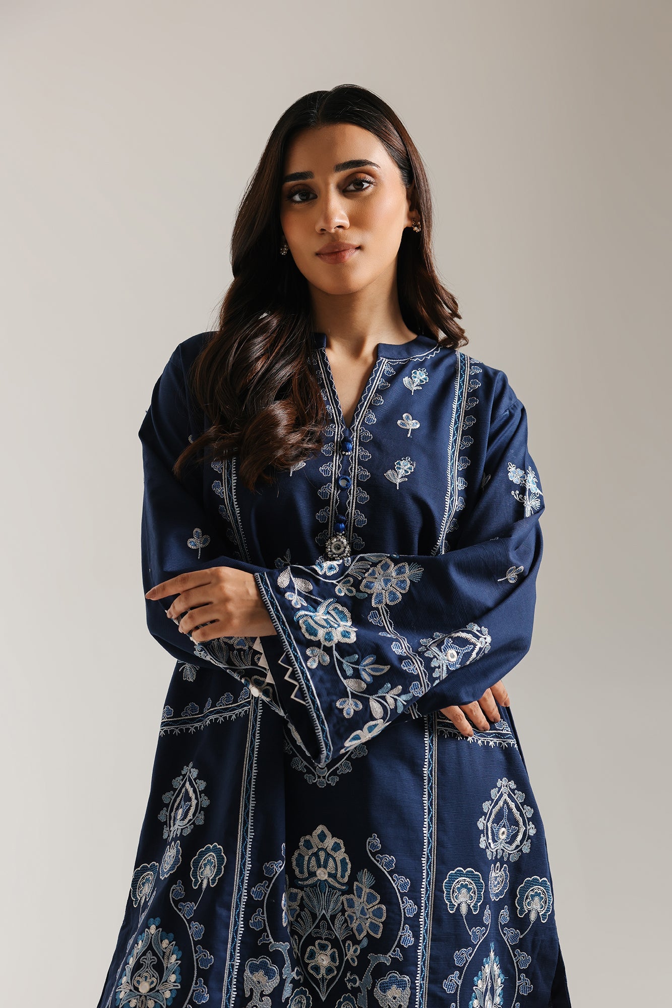 EMBROIDERED SUIT (E3600/103/626)