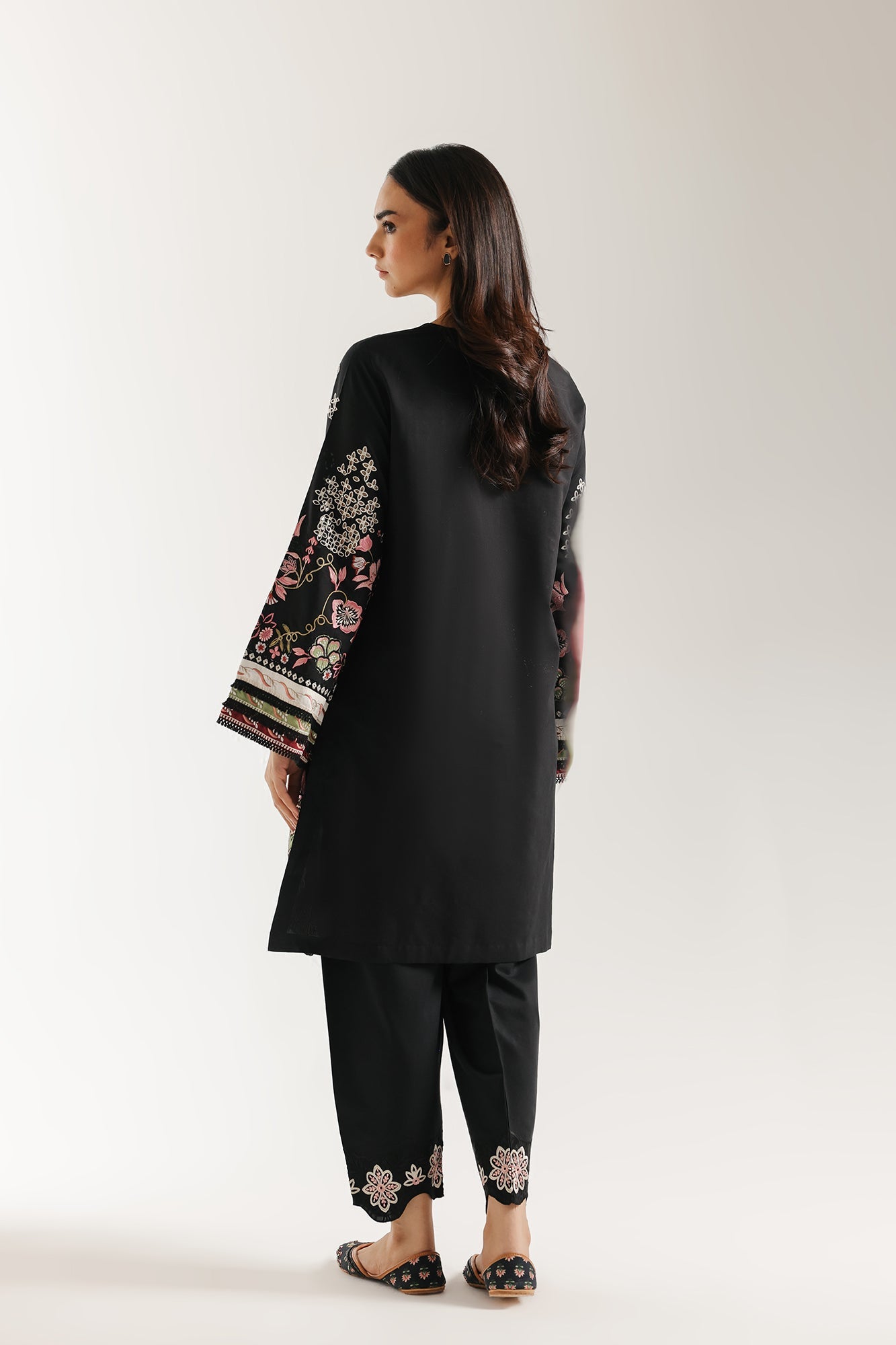 EMBROIDERED SUIT (E3616/103/902)