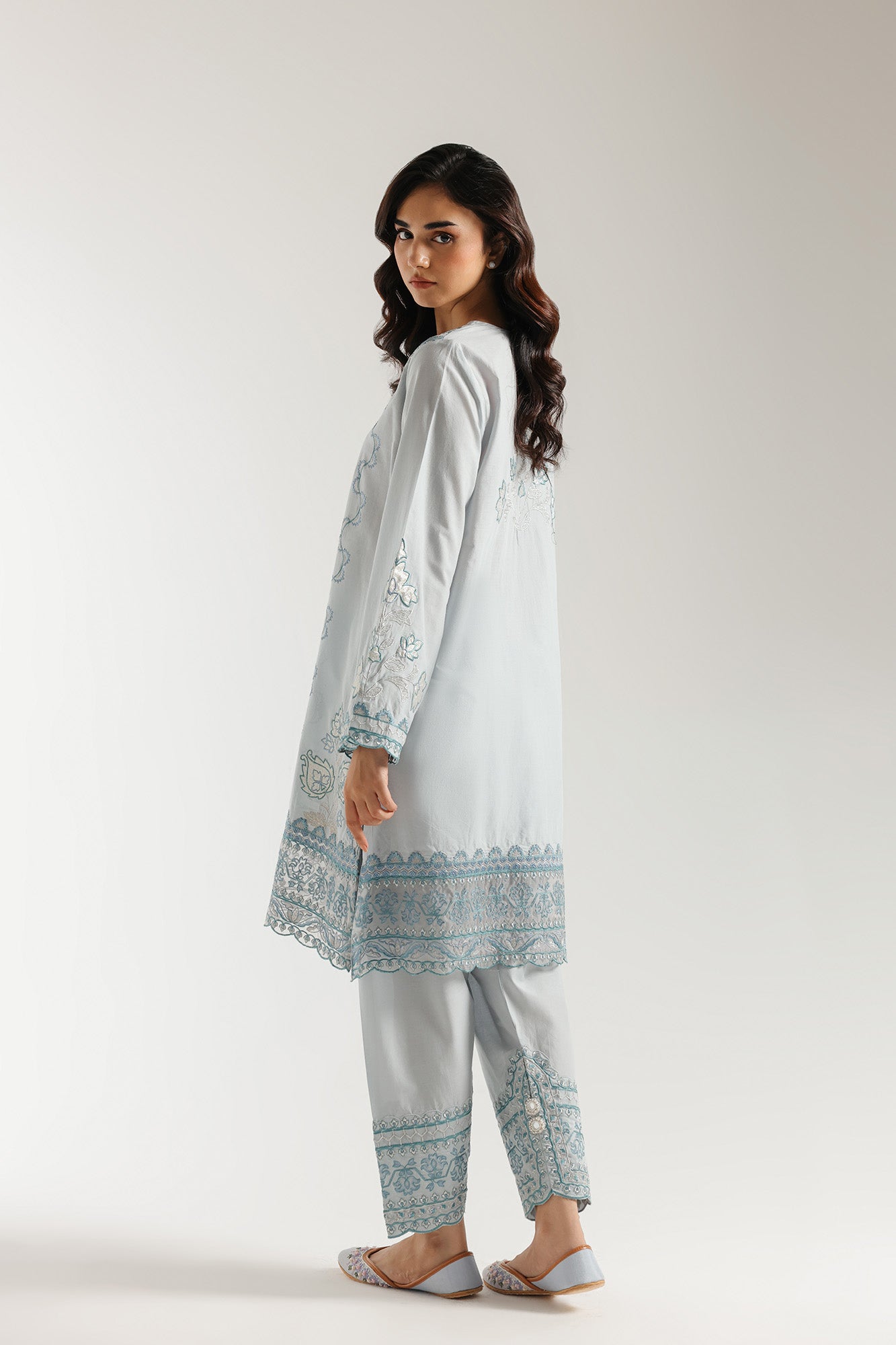 EMBROIDERED SUIT (E3394/103/722)